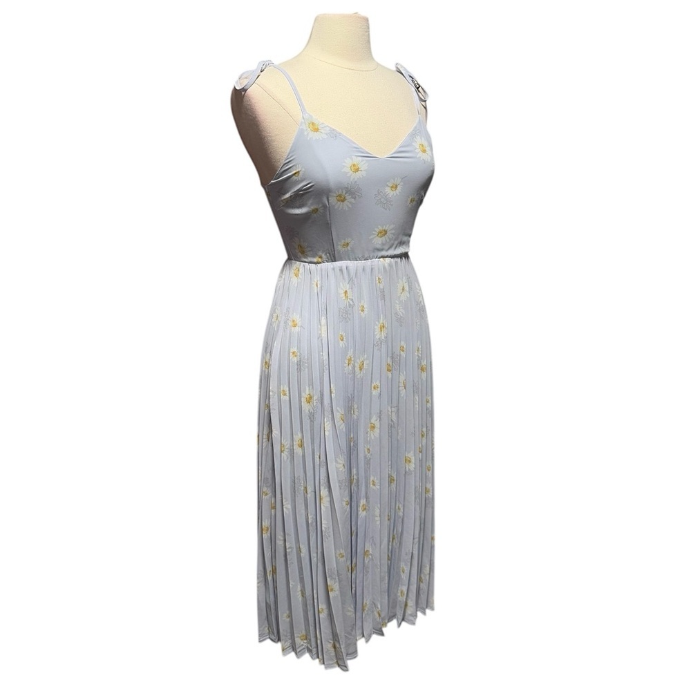 Fate Periwinkle Smocked Floral Sleeveless Pleated Knee Length Dress Small NWT